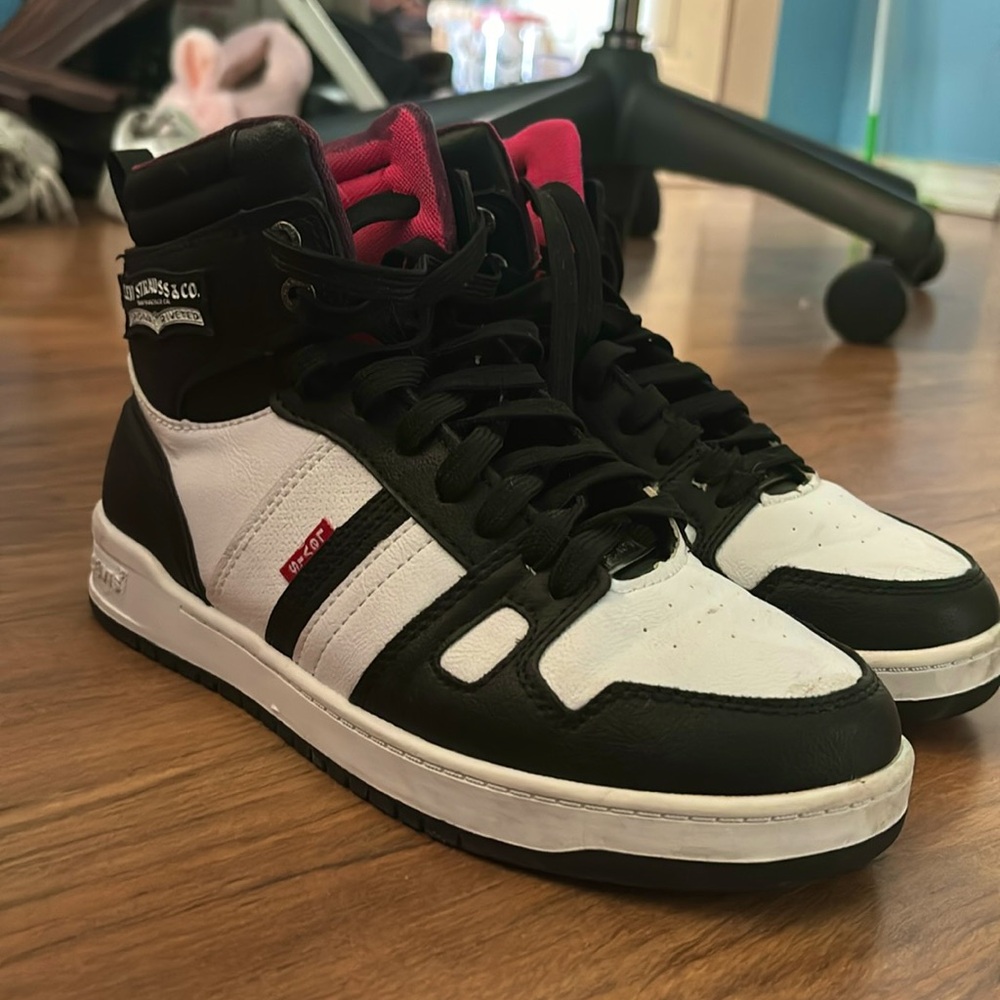 Shoes from Levi in size 7.5